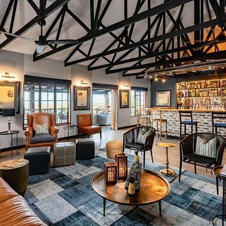 Etosha Safari Lodge, Etosha National Park, Namibia أوتجو المظهر الخارجي الصورة
