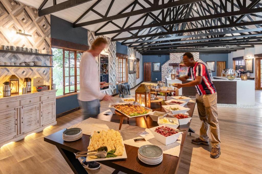 Etosha Safari Lodge, Etosha National Park, Namibia أوتجو المظهر الخارجي الصورة